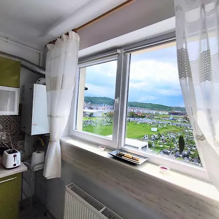 아파트 Quiet And Cozy 2 Bedroom Flat With Free Parking Included 플로레스티