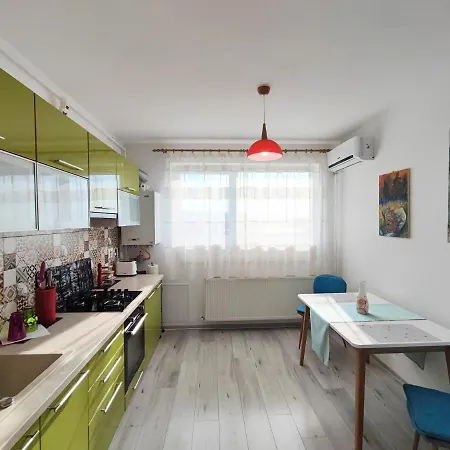 아파트 Quiet And Cozy 2 Bedroom Flat With Free Parking Included